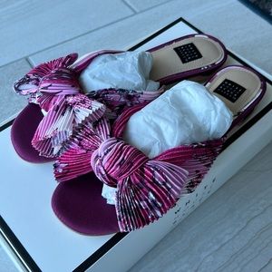 NWT White House Black Market Sandal